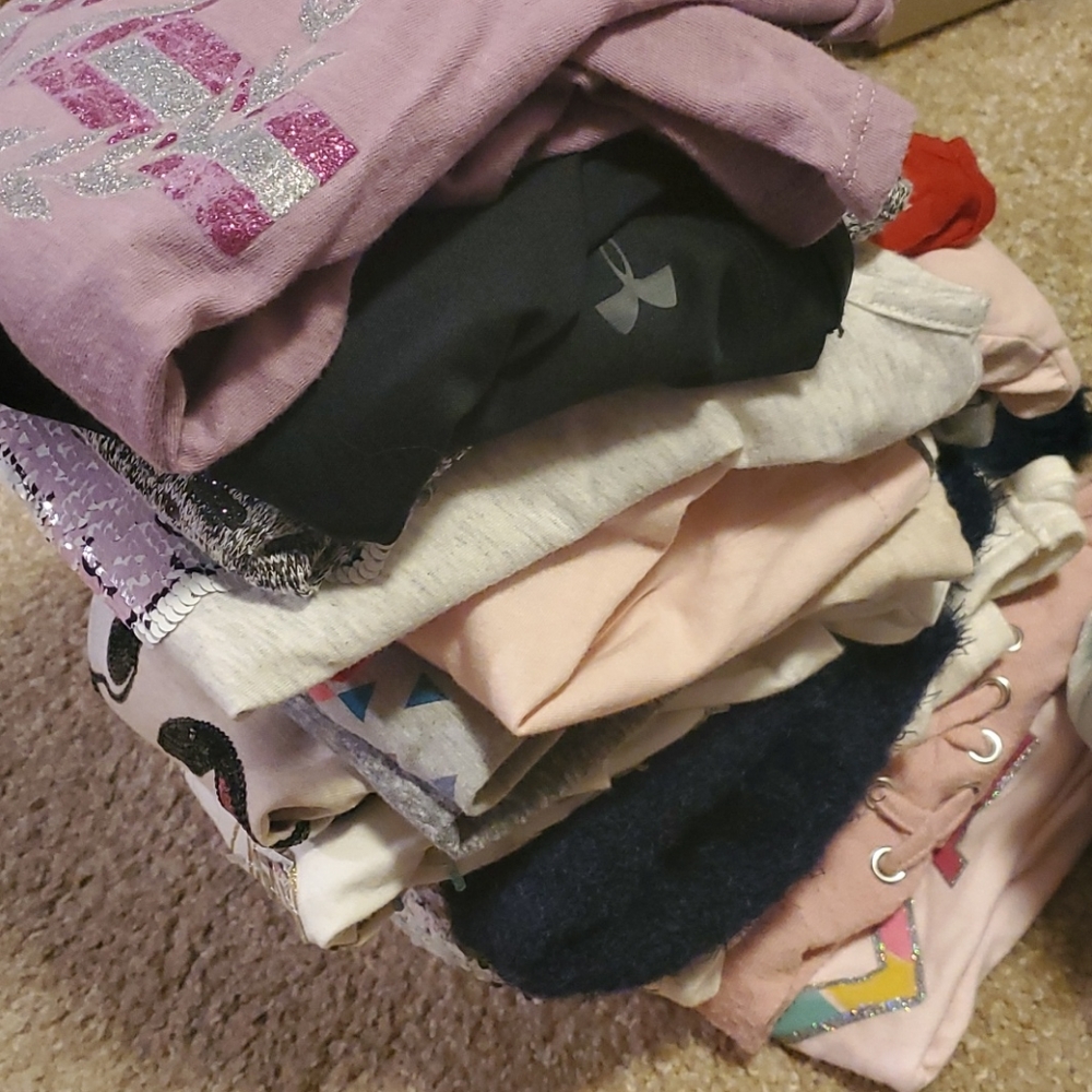 16 long sleeve tops and 1 under armour jacket